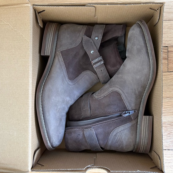 Clarks Women Cloudstepper Booties - Picture 3 of 9